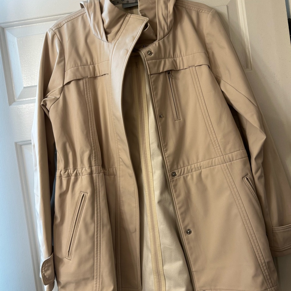 Athleta drizzle cream waterproof jacket